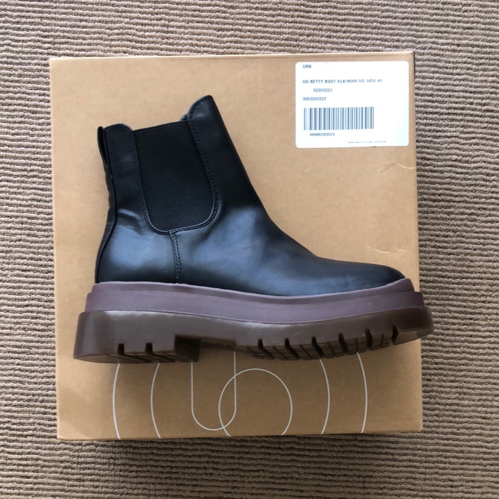 Urban Outfitters Betty Boot in Black